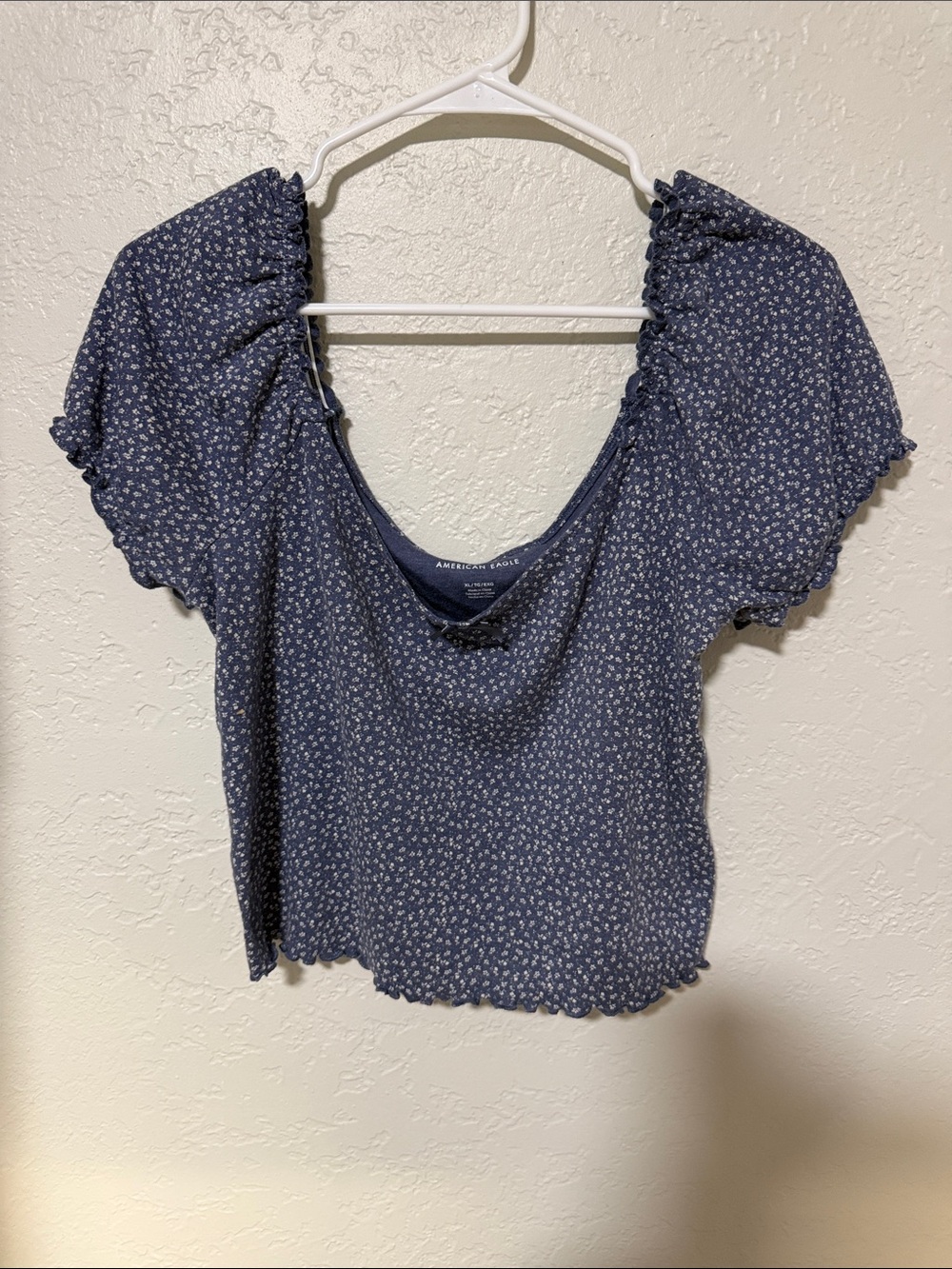 American Eagle Outfitters Navy Micro-Floral Puff Sleeve Crop Top